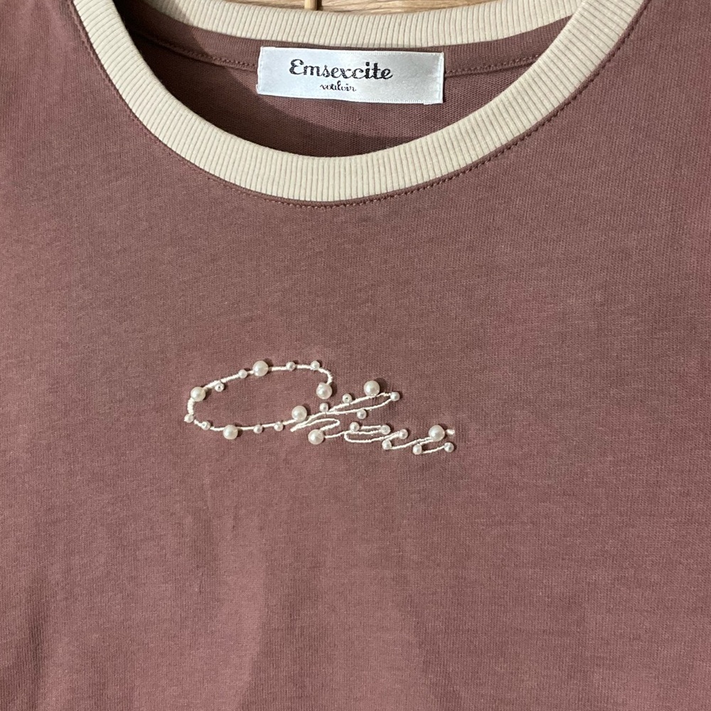🎤 CHER Pearl Embroidered Baby Tee - Picture 7 of 9